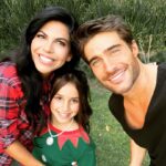África Zavala Instagram - Pronto conocerán a estos personajes 👏🎬Gracias @rodrigoguirao #Andreita fue un placer trabajar con ustedes !! #juntosenestanavidad @sofiagarrido_cine @yahayrafilms @vip2000tv @milifetime #equipazo