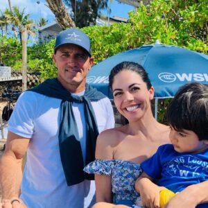 África Zavala Instagram - Living that #Hawaii life 🌈 #live #love #Aloha #ohana #africazavala @leonperazapro 🤙🏻 #surflife #surfstyle