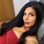África Zavala Instagram - Que tengan una linda semana 🙏❤️💋 #ladyinred #africazavala
