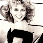 Carmen Electra Instagram - oh sandy, we will miss you! 🕊🤍 #RIP #OliviaNewtonJohn #Sandy #Grease #RIPOliviaNewtonJohn