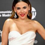 Carolina Gaitán Instagram - Que honor ser presentadora oficial de esta décima gala de los @premios_platino junto con @pazvegaofficial y @omarchaparro! Larga vida a @premios_platino! @galialahav @charlielapson styled by @pamelagarc @daniela.baquerizo glam by @malejocangrejo Madrid, Spain