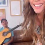 Carolina Gaitán Instagram - Soy llanera, qué rico un joropito de cuando en vez y de vez en cuando!!! Sí te sabes el nombre de esta canción escríbelo! Besos vuelan! This is how the folklore of my native Colombia sounds like. #joropollanero @luissierraguitarrista #luissilva