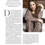 Carolina Gaitán Instagram - Pedazos regados de mí en esta foto que hace parte de la nueva portada de @bienestarcolsanitas ✨ Gracias @sorayamhurej por invitarme a acompañarlos en esta portada. Gracias por una gran charla que quedó impresa en cada página bajo tu trazo; con tu enorme sensibilidad y con la intimidad y confianza que nos tenemos desde siempre y para siempre. @bienestarcolsanitas 🤍 PH: @sebastianjaramillomatiz PhAssistant: @samuelpolaniaphoto Vestuario: @moda_zeta Makeup: @juanitomasa1 Hair: @jly.hairstyle Personal Assistant: @iamandresalas Los Angeles, California
