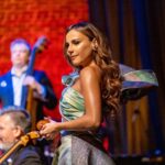 Carolina Gaitán Instagram - If you have the chance tonight try not to miss this "United In Song" on @pbs with @theamericanpops Thanks for this great invitation @lukefraziermusic I had a blast!!! 🍾✨✨🍾 Si tienen chance esta noche celebrando el año nuevo en @pbs estaré con mi música y acompañada por @theamericanpops cantando para Uds!!!🍾✨🍾✨🍾✨ Mi vestido hermoso del grandioso: @virgiliomadinah Besotes vuelan!!! 🍾✨🍾✨🍾 Atlanta, Georgia