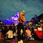 Carolina Gaitán Instagram - Me se todos los textos de las películas de Disney, las canciones hasta los sonidos. Pero les confieso que no venía a los parques desde que tenía 10 años. Aquí estoy de vuelta y ahora con el cast de Encanto siendo parte de la mágica historia de Disney! Esto es demente! No solo me siento locamente agradecida sino que me siento de 10 años otra vez!!! 🧚🏽🧚🏽🧚🏽🧚🏽I know the lines of entire Disney movies, the songs even the sounds but I haven't came to the parks since I was 10 years old. We're back and with the Encanto cast now being part of this magical disney history!!! This is insane. Not only I feel extremely grateful but I feel like I'm 10 again!!! M-A-G-I-C!!! #d23expo #d23disney Disneyland/Califonia Adventure