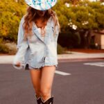 Carolina Gaitán Instagram - Ilumina tu personalidad, enfatiza tu carácter y siéntete libre antes que se apaguen las luces y se cierre el telón!!! Go for it! 💥💥💥💥💥💥💥💥💥💥💥💥 Highlight your personality, emphasize your character and be free before the lights go on and the curtain closes.💥💥💥💥Go for it!!!💥💥💥💥💥 Pics by the amazing @juansebvalencia @storyfilmhouse 💥💥💥💥💥💥💥 Los Angeles, California