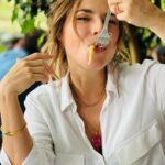 Carolina Gaitán Instagram - 1. Miami on Set #rojocarmesí MUY PRONTO! Ya Vieron promos por nuestra tele?❤️ 2. Antojos múltiples de ser humano embarazado 🍝 3. Lanzamiento del Teatro Panorama y la Panza crece!🤰🎭 4. Chicks on Set! 🎬👯‍♀️👯‍♀️🎬 5. FEP con el 🖤! Me tocaba sentada al lado de la cámara para poder ver los conciertos en santa paz. Me trataron divino. Estar embarazada tiene su tumbao!!! 🎶🥳🎥