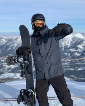Chandler Riggs Instagram - went to the peak @ 11,166 feet, got lost in the woods (twice) & hiked out, hit a few jumps and didn't land on my neck this time

v productive ski trip