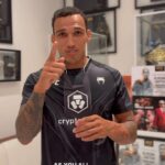Charles Oliveira Instagram - Já pensou viver uma experiência exclusiva comigo durante a semana da minha luta no UFC300? Desde a sauna de perda de peso até os últimos treinos antes da luta. Para saber como participar desses momentos, acesse meu @onlyfans (link na bio). Have you ever thought about living an exclusive experience with me during the week of my fight at UFC300? From the weight-cutting sauna to the final training sessions before the fight. To learn how to participate in these moments, visit my @onlyfans (link in bio).
