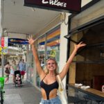 Chloe Burrows Instagram - The absolute trip of a lifetime with the absolute best people 😭 💖 I’m literally gunna move by the end of the year Best place ever xxxx Sydney, Australia