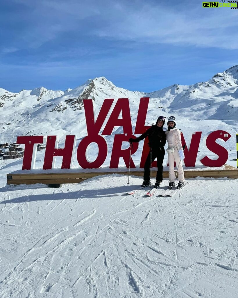 Chloe Burrows Instagram - Best time skiing ever… worth the burnt face x Val Thorens