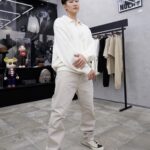 Chonlathorn Kongyingyong﻿ Instagram - FEAR OF GOD ESSENTIALS ♠️ พบกับแบรนด์ Fear of God ESSENTIALS คอลเลกชั่นล่าสุด Fall 2023 ไปพร้อมๆกับกัปตัน ได้แล้ววันนี้ที่ร้าน CLUB 21 Gaysorn Village, G FL. #club21multilabel #fearofgodessentials