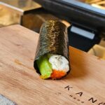 Chonlathorn Kongyingyong﻿ Instagram - Kanori Hand Roll🍙 • นี่เป็นร้านที่ทำให้เรารู้สึกสบายใจเหมือนได้กิน comfort food กับรสชาติที่เราไม่ได้กินมานาน รสชาติของข้าวดีมากๆไม่ทำให้วัตถุดิบอื่นโดนกลบรสชาติ ซอสต่างๆในแต่ละชิ้นถูกคิดมาอย่างดี และที่ชอบมากๆและเป็นตัวชูโรงของร้านเลยคือ สาหร่าย นี่คือสาหร่ายที่บาง กรอบ และไม่ติดอยู่ในปาก น่าจะเป็นสาหร่ายที่ดีที่สุดตั้งแต่เคยกินมา คือรู้ได้เลยว่านี่ไม่ใช่สาหร่ายธรรมดาแน่นอน สั่งเป็นเซ็ต 7 ชิ้น หยุดกินไม่ได้สั่งเพิ่มไปอีก 4 ชิ้น ส่วนของหวาน matcha ice cream ท็อปด้วย salted caramel กินไปสองถ้วยไม่แบ่งใครนี่คือสิ่งที่ไม่ได้เกิดขึ้นกับผมมานานแล้วเพราะงั้นไม่น่าต้องบรรยาย🫠 #capcravin