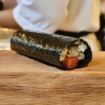 Chonlathorn Kongyingyong﻿ Instagram - Kanori Hand Roll🍙 • นี่เป็นร้านที่ทำให้เรารู้สึกสบายใจเหมือนได้กิน comfort food กับรสชาติที่เราไม่ได้กินมานาน รสชาติของข้าวดีมากๆไม่ทำให้วัตถุดิบอื่นโดนกลบรสชาติ ซอสต่างๆในแต่ละชิ้นถูกคิดมาอย่างดี และที่ชอบมากๆและเป็นตัวชูโรงของร้านเลยคือ สาหร่าย นี่คือสาหร่ายที่บาง กรอบ และไม่ติดอยู่ในปาก น่าจะเป็นสาหร่ายที่ดีที่สุดตั้งแต่เคยกินมา คือรู้ได้เลยว่านี่ไม่ใช่สาหร่ายธรรมดาแน่นอน สั่งเป็นเซ็ต 7 ชิ้น หยุดกินไม่ได้สั่งเพิ่มไปอีก 4 ชิ้น ส่วนของหวาน matcha ice cream ท็อปด้วย salted caramel กินไปสองถ้วยไม่แบ่งใครนี่คือสิ่งที่ไม่ได้เกิดขึ้นกับผมมานานแล้วเพราะงั้นไม่น่าต้องบรรยาย🫠 #capcravin