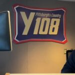 Chris Tucker Instagram - At ‘Y108 Pittsburgh’s County’ radio station, promoting my show tonight at the Benedum Centre in Pittsburgh PA.
