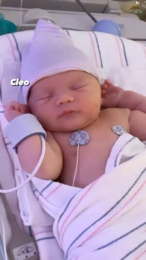 Christina Ricci Instagram - Baby Cleo is here ♥️ we are so in love with her ♥️ also she has the most incredible dad imaginable 💕♥️ @markhamptonhair 💕♥️