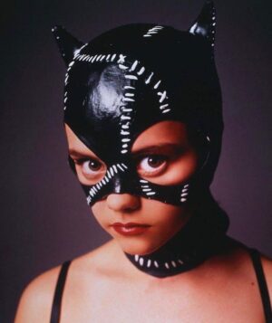 Christina Ricci Instagram - Hello Thursday. 
#feralcat
📸  @peggysirota
