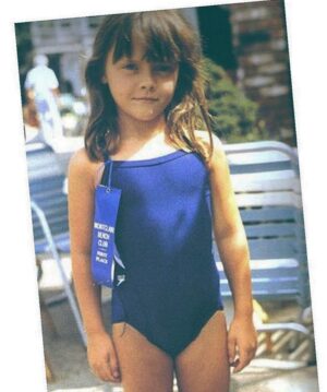Christina Ricci Instagram - Happy birthday to me! 🎂 Thank you for all the incredible birthday wishes from so many of the dearest people I know. This has been a really intense year. I found strength I never knew I had and was met equally with loving support from so many of you in ways I never thought possible. Thank you. I am humbled today by how much kindness I have experienced recently and how much hope I have. Love to all of you. ♥️

Ps- I have decided given Covid and other stuff, I’ll be aging backwards. I am now 39. 

Someday I’ll be a 30 year old who hasn’t aged well and that’s just fine. 💀