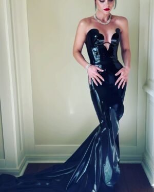 Christina Ricci Instagram - In custom @atsukokudolatex and @bucherer @buchererfinejewellery for the critics choice awards yesterday 🖤🖤🖤

@markhamptonhair 
@allanface 
@juliavonboehm 
@jvbcom 
@kassidytaylorxx 
@nailsbyzola 
@rubyvo_