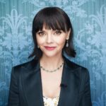 Christina Ricci Instagram - I’m on @kellyclarksonshow today with @melissarauch ♥️♥️♥️ @bella_freud @tamaramellon @iritdesignmalibu @cristinaehrlich @bridgetblacksten @lululohan @markhamptonhair @allanface @rubyvo_