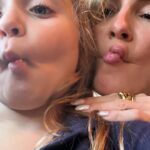 Claudia Leitte Instagram - Elas Terapia Mais terapia Capa de celular decorada pela filha Alegria Lugar no mundo Cansaço Decoração Online Luz bonita pra mostrar cabelo bonito Ps. Tô ensaiando pra gravação de #Intemporal, no VIBRA, em Sampa, na Terça! 🩷