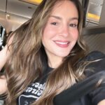 Claudia Leitte Instagram - Quando você é mãe, quer registrar tudo com eles, pq o tempo tá passando rápido demais, porém, eles já não estão nem aí pra isso, você faz uma selfie e tenta parecer cult pra engajar! 😌 😏 😘