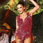 Claudia Leitte Instagram – Pra sentir o que rola no show da gente, tem ligar o modo #RealVerso, mas, quando a fotógrafa tá em casa- Nara é Cearense- a parada chega mais perto, né? Volto mais tarde com registros do show da gente em Horizonte, estado do Ceará! 
Coisa mais linda! 
Ps. Correndo agora pra postar mais nos stories ;)