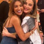 Claudia Leitte Instagram - Deixei o hotel por volta de 7h da manhã, minha produtora disse: “faça uma pose pq a luz tá boa!” Ah! Pessoal, vamos combinar que PIOR QUE MÁ VONTADE, É VONTADE NENHUMA! 🤣 Mas, quando cheguei no pgm, o jogo virou! “A vida é a arte do encontro…”, né? É tudo sobre GENTE! Sobre ser gente e ter gente! Valeu, Paty e time ENCONTRO!