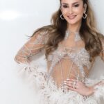 Claudia Leitte Instagram - Deixando meu Pernambuco com o coração cheio de alegria! Custódia, muito obrigada pela noite linda! 🙏🏻🙌🏻