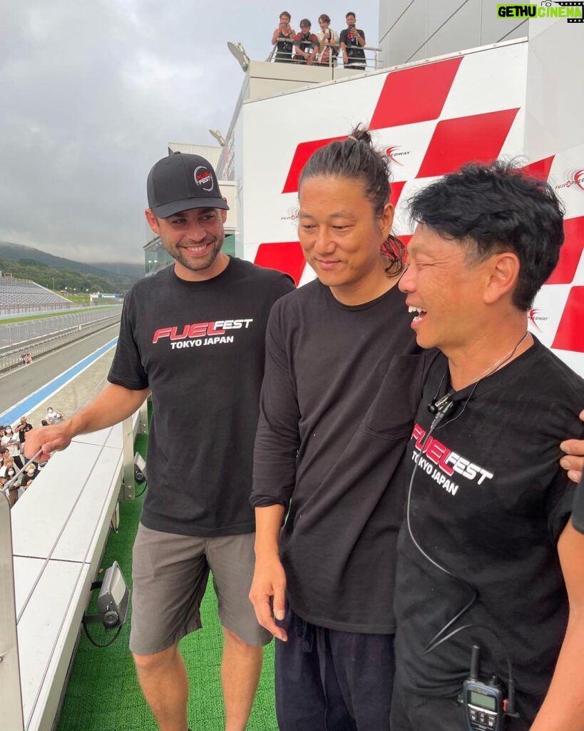 Cody Walker Instagram - Car culture transcends race, color, wealth, age, religion and oceans. We may not speak the same language but the message isn’t lost. 33,000 people at Fuji Speedway for @fuelfest_japan_ @fuelfest in its first year. Thank you Japan! 🙏 ❤ 🇯🇵 またね 富士スピードウェイ