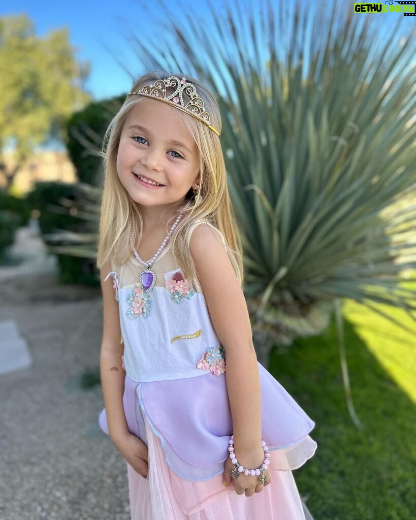 Cody Walker Instagram - Happy 5th birthday Remi Rogue! 🎂 🎈 🎉 I’m so proud to be your daddy. You’re a real challenge but we wouldn’t have it any other way! ❤ 😆#5goingon15 #sugarandspice