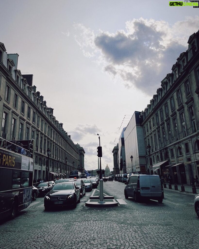 Damlasu İkizoğlu Instagram - 🤍 w/ @prontotour Paris, France
