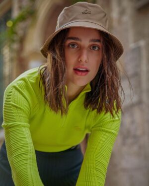 Damlasu İkizoğlu Instagram - Gardroplarımıza zamansız, zarif ve aktif bir koleksiyon bırakıyoruz. @lacoste 🐊🤍 #fashionsport #iconsonthemove #teamlacoste #işbirliği

🌸
Icons on The Move for @lacoste 
Project Design & Management: @mer.sage 
Filmed by: @selinsenkoken
Camera Assistant:  @atahancyln
Photography: @gokaycatak 
Photography Assistant: @ahzabgunel , @oykunakbulut
Styled by: @zekiyekaradag_ 
Styling Assistant: @zeynepkerpisci , @ilaydayaslan
Hair: @kadirkussoglu
Mua: @mhmtalpn
Production Manager: @mthanoz
Production Assistant: @evrim.ustbs
Handy Cam: @selinunsel
Music & Sound Design: @cihangir_aslan_
Colorist: @barishosabcioglu