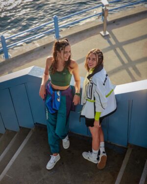 Damlasu İkizoğlu Instagram - Gardroplarımıza zamansız, zarif ve aktif bir koleksiyon bırakıyoruz. @lacoste 🐊🤍 #fashionsport #iconsonthemove #teamlacoste #işbirliği

🌸
Icons on The Move for @lacoste 
Project Design & Management: @mer.sage 
Filmed by: @selinsenkoken
Camera Assistant:  @atahancyln
Photography: @gokaycatak 
Photography Assistant: @ahzabgunel , @oykunakbulut
Styled by: @zekiyekaradag_ 
Styling Assistant: @zeynepkerpisci , @ilaydayaslan
Hair: @kadirkussoglu
Mua: @mhmtalpn
Production Manager: @mthanoz
Production Assistant: @evrim.ustbs
Handy Cam: @selinunsel
Music & Sound Design: @cihangir_aslan_
Colorist: @barishosabcioglu
