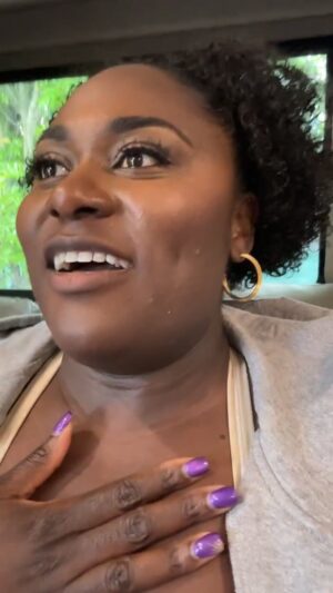 Danielle Brooks Instagram - Usher Super Bowl New Zealand Trailer Edition 
#usherraymond 
❤️❤️❤️❤️
🔥🔥🔥🔥🔥