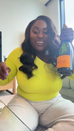Danielle Brooks Instagram - Cheers to everyone who has ever supported me, shown me love, watched my films or tv shows. Love you all! #EGOTNominee 💜🤸‍♂️🥂