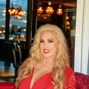 Darcy Donavan Instagram - 🌹DON'T WORRY ABOUT TOMORROW, DON'T THINK ABOUT YESTERDAY, AND DON'T LIVE IN THE FUTURE. JUST MAKE IT THROUGH THIS DAY.🌹

Owning each day, being present and making it through in the best way we possibly can, should be the ultimate goal that we set for ourselves on a daily basis. 

Life is full of uncertainty, and oftentimes, it simply doesn't go in the manner we plan it to. 

We have to be willing to forget about the bad days of our past, and and start fresh each and every day. 

It's also important not to put fear into what your future might be. Plan the best that you can, and leave the rest to God who has an incredible plan for your life. 🙏

❤️💯 REMEMBER TO SAVOR EVERY DAY AND LIVE IT TO THE FULLEST! 💯❤️

Love you all so much, 
⭐ Darcy ⭐