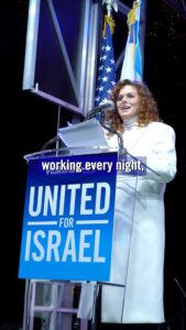 Debra Messing Instagram - Because you asked, here is my full speech from the United For Israel @ujafedny @jcrcny vigil and rally. It was an honor to be a part of such a beautiful and meaningful night. A special thank you to @YoavDavis the founder of @Jews_of_NY #speech #uja #israel #bringthehostageshome #bringthemhome #antisemitism