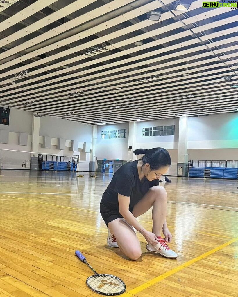 Dee Hsu Instagram - 羽球真的很好玩，尤其是贏教練的那一刻馬上說：ok吃飯囉！很爽🤣🤣🤣