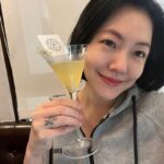 Dee Hsu Instagram - 附近新開了一家舒服的店，久違的一個人吃飯，心情很平靜又微微的開心，偶爾完全不用說話好棒❤️