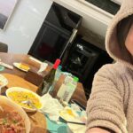 Dee Hsu Instagram – 應孩子要求，再次洗手做羹湯！她們其實要的是回到家看到媽媽做了一桌菜！好吃是一定的！但對她們來說這種溫馨感更重要❤️