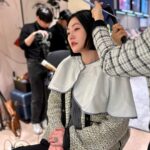 Dee Hsu Instagram - 韓國第四天：體驗了國寶級韓服老師：박술녀 朴述女老師幫我們配搭的傳統韓服！我根本就是中殿媽媽嘛🤣美食：吃了前一陣子我最愛的孫錫久推薦的冷麵，跟他一樣有種很美的距離感！接下來幸運的讓韓國化妝大師：정샘물 鄭瑄茉老師幫我化了一個韓系的妝，很美！最後一定要吃烤五花肉啊，韓劇永遠不變的食物😊 #王后傘下 #韓國觀光公社 #한국관광공사 #韓國S郎嘿❤️ #한국여행 #한국사랑해❤️ Jacket & pants @majeparis Top @freepeople @doubletake.tw Boots @ugg Bag @chloe