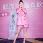Dee Hsu Instagram - 很開心能成為 @tklab_official 膠原蛋白飲的代言人 看看我無時無刻都保持在這麼美麗無敵的狀態~ 本人跟照片 沒有差別嘛~ TK膠原蛋白飲~ 好喝有感又不貴，趕快跟我一起喝～現在雙11還有超值優惠，一盒只要$399👉https://tklab.tw/778K #TKLAB #膠原蛋白飲
