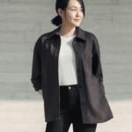 Dee Hsu Instagram - 😎很開心這次可以擔任UNIQLO新季度的品牌大使😎 這次的概念主題是「放開心 走出去」🚶‍♀🚶‍♂ 🛒https://s.uniqlo.com/3rt7a3b 當媽了以後，好久沒有自己到處走走了 好不容易影片拍個外景，卻還是被許老三糾纏不清 唉~算了，就帶她一起放開心走出去吧(不然她又要念不停) 快點一起穿上UNIQLO新外套系列 不管你是要出門找朋友☀，還是跟家人去戶外走走⛰ 或是到UNIQLO shopping都可以 一起來解放悶了好久的心情吧！🙌 9/30-10/13是UNIQLO的12歲生日慶🎂 連續狂歡兩周，歡迎大家一起來慶祝🎉🎉  UNIQLO嚴選台灣人最感受幸福的極致日常服,與您歡慶12周年。 防潑水外套、超人氣空氣神T 、俐落九分褲等眾多高品質單品同步提供優惠價格 還有拿不完的好禮喔🎁 (UNIQLO人也太好) 現在就跟著UNIQLO 一起放開心走出去，衣起快樂吧！😁 🎶Happy Birthday to UNIQLO🎶 #UNIQLO新風格外套 #UNIQLO新科技防風外套 #放開心走出去 #UNIQLO生日慶 #衣起快樂 #UNIQLOLIFEWEAR #UNIQLOTAIWAN #LifeWear簡約更顯不凡