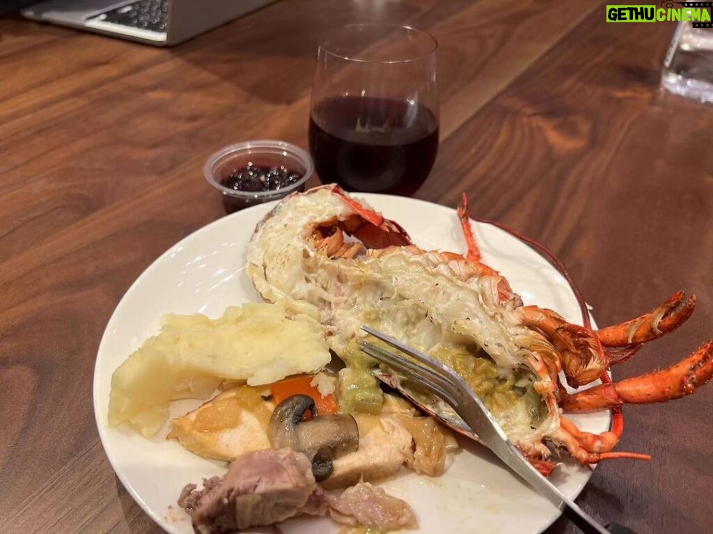Dee Hsu Instagram - 錄完影回到家，老公還幫我準備了一小份的感恩節大餐，好幸福喔☺️