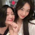 Dee Hsu Instagram - 今天跟我親愛的家人一起聚餐，人生到底有什麼會讓你振作？當我看到我的媽媽、我的女兒，我的姐妹⋯⋯我愛的家人！我就覺得我還能工作是多幸福的事🥹當然也要受歡迎啦😉感謝一切🙏
