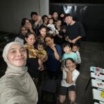 Dian Ayu Instagram - Menikmati malam pergantian tahun baru dirumah bersama support system yg udah ngajakin keluarganya dari kampung 😍 Terima kasih support systemku yg luar biasa untuk segalanya ditahun 2023.. Insyaallah kita sehat selalu, bahagia bersama, dan menjadi keluarga yg makin erat.. Untuk keluarga yg sudah ditinggalkan jauh dikampung, terima kasih untuk kepercayaan kalian 🤍 Alhamdulillahh untuk 2023.. Bismillah untuk 2024 ..