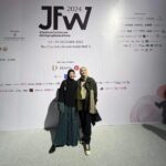 Dian Ayu Instagram - supporting my eonnie @anandiaputri @ikyk2011 for @jfwofficial 2024.. terkeceeee gak cuman karyanya.. tapi berani "bersuara" melalui karya itu gak ngerti lagi sihhh eonnieee!!!!!! berkah selalu sisterrrrkuuu 🫰 #freep4lestine Jakarta, Indonesia