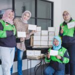 Dian Ayu Instagram - Happy milad @muda.official yang ke 6!! Kali ini, aku mau bagi-bagi scarf Muda Official X Baju Kertas untuk komunitas lady bikers di Jakarta. Semoga bisa bermanfaat dan bisa menemani setiap langkah ibu-ibu lady bikers selama bekerja. Barakallah Muda Official! Semakin jaya, jaya, jaya 🤍 #MUDAberbagi