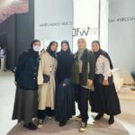 Dian Ayu Instagram - supporting my eonnie @anandiaputri @ikyk2011 for @jfwofficial 2024.. terkeceeee gak cuman karyanya.. tapi berani "bersuara" melalui karya itu gak ngerti lagi sihhh eonnieee!!!!!! berkah selalu sisterrrrkuuu 🫰 #freep4lestine Jakarta, Indonesia
